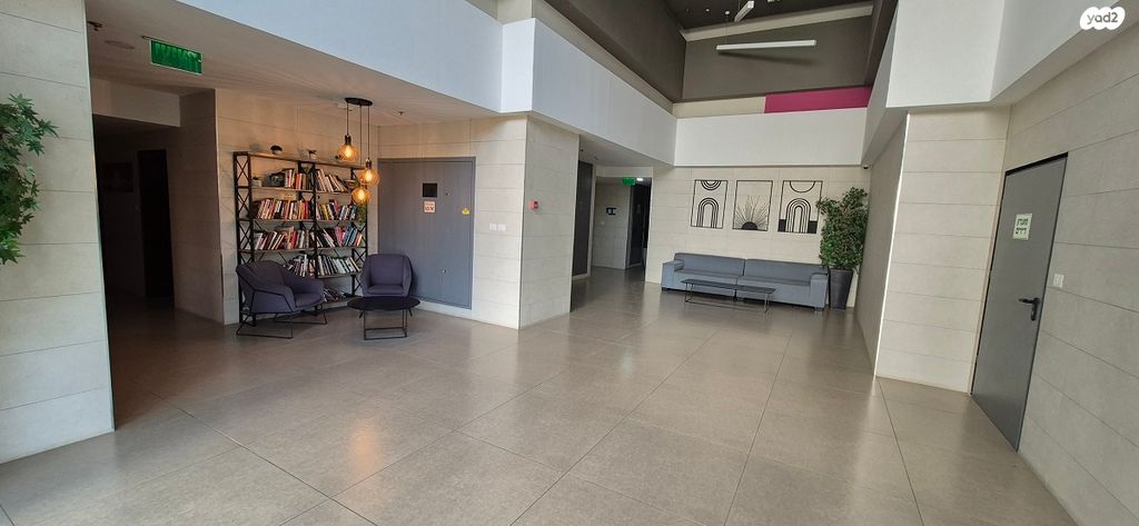 דירה, חיים הרצוג, ראש העין