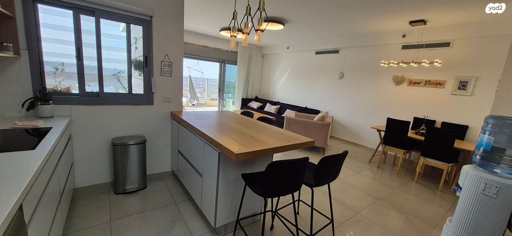 דירה, חיים הרצוג, ראש העין