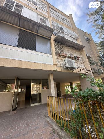 דירה, יצחק בן צבי, רמלה