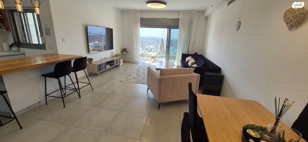 דירה, חיים הרצוג, ראש העין