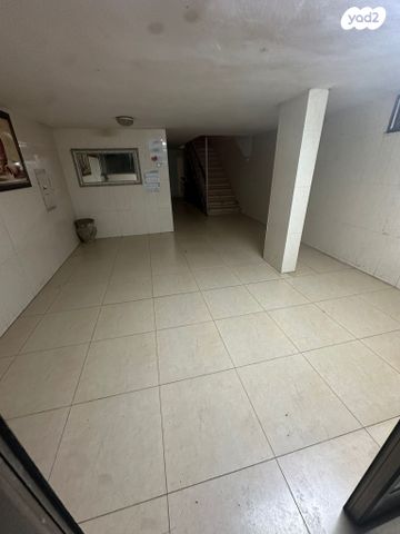 דירה, יצחק בן צבי, רמלה