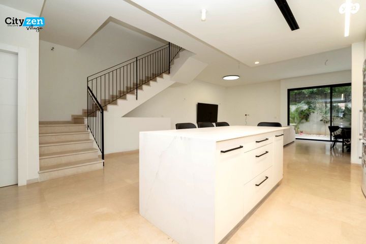 דו משפחתי, קדימה צורן