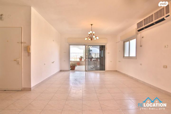 גג/ פנטהאוז, הרצל 19, מרכז העיר, קרית אתא