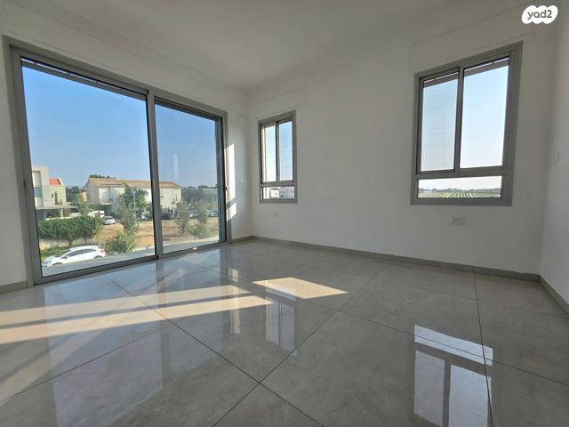 דו משפחתי, קדימה צורן