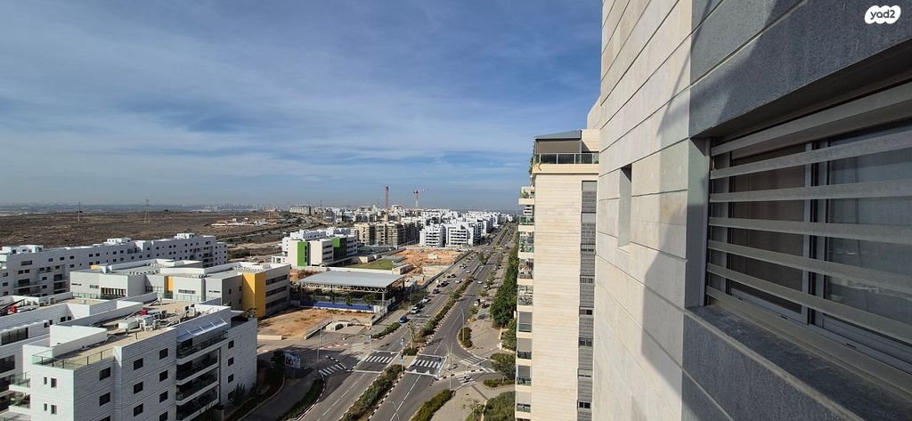 דירה, חיים הרצוג, ראש העין