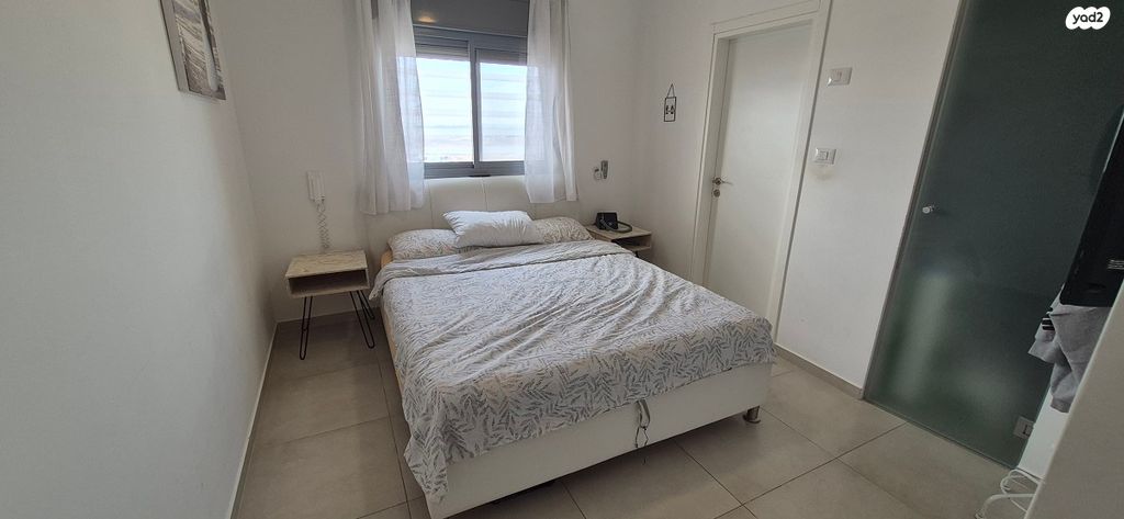 דירה, חיים הרצוג, ראש העין