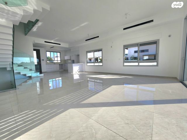 דו משפחתי, קדימה צורן