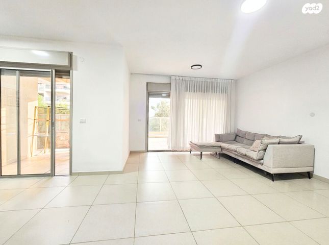 גג/ פנטהאוז, דובה ויצחק שיינפיין, כפר סבא הירוקה, כפר סבא