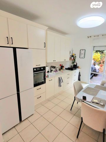 דירת גן, צוותא ב, אלפי מנשה