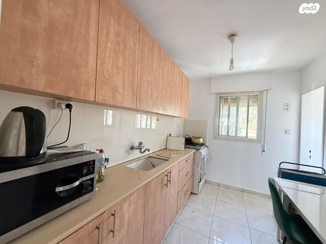 דירה, מרדכי אלקחי, ארמון הנציב, תלפיות מזרח, ירושלים