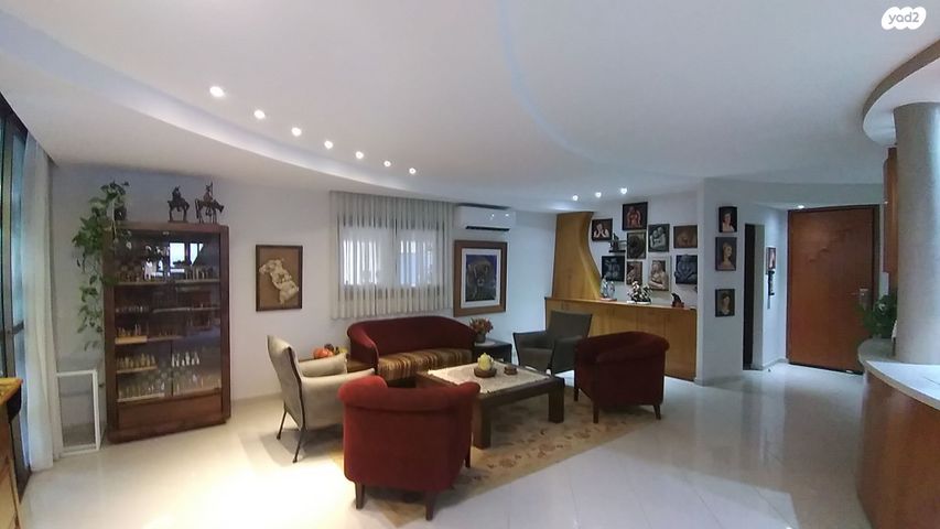 גג/ פנטהאוז, רחובות