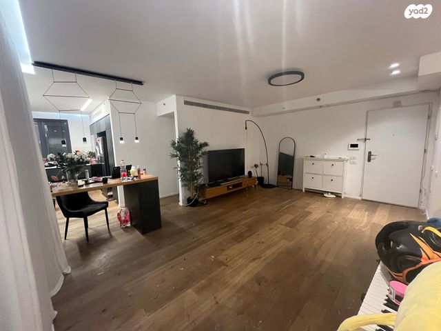 דירה, הרב ניסנבאום 37, אזור תעשיה, בת ים