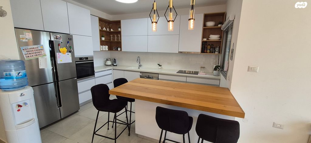 דירה, חיים הרצוג, ראש העין