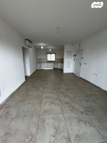 דירה, תאנה, החורש, חריש