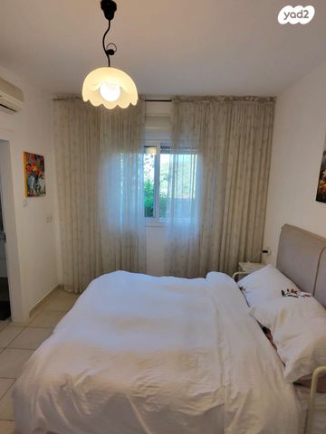 דירת גן, צוותא ב, אלפי מנשה