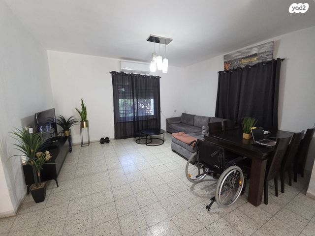 דירת גן, פלמ"ח, מבשרת ציון