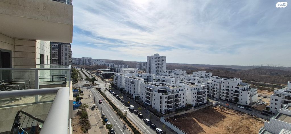 דירה, חיים הרצוג, ראש העין