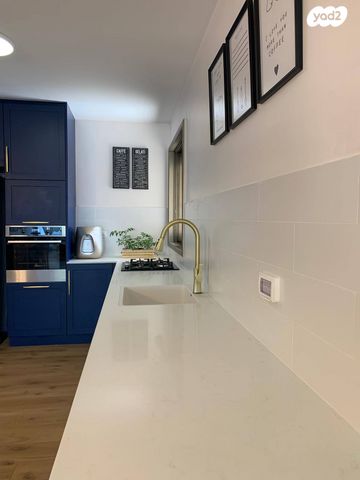 דירה, אשר ברש, הרצליה