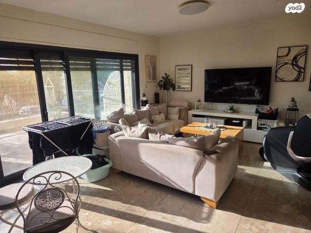 דירת גן, רפאל דה לה פרגולה, גילה, ירושלים