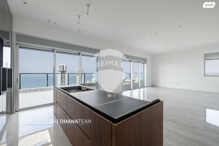 גג/ פנטהאוז, ארצי שרמן, גלי הים, נתניה