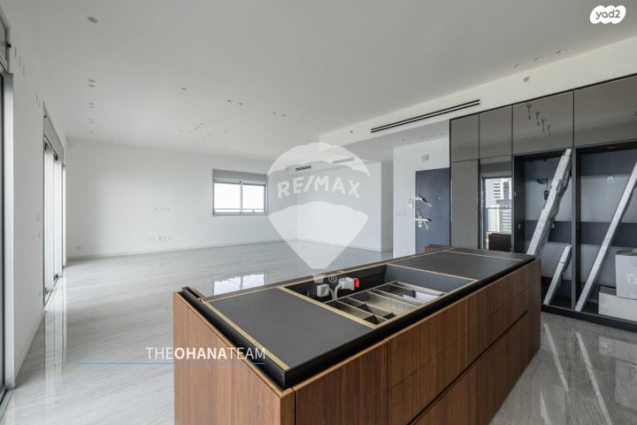 גג/ פנטהאוז, ארצי שרמן, גלי הים, נתניה