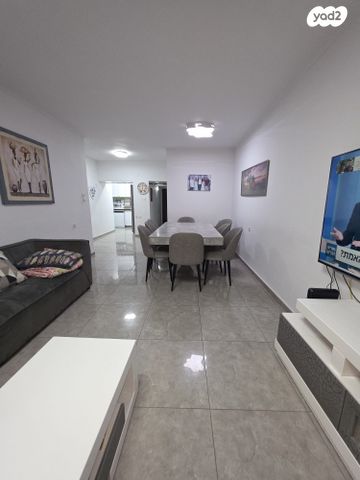 דירה, ד' / מערב מרכז העיר, רחובות