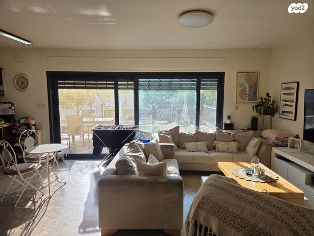 דירת גן, רפאל דה לה פרגולה, גילה, ירושלים