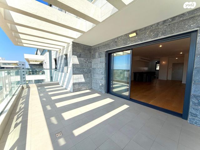 גג/ פנטהאוז, אפרים קישון 24, מרכז, הרצליה