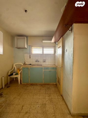 דירה, דב גרונר, ארמון הנציב, תלפיות מזרח, ירושלים