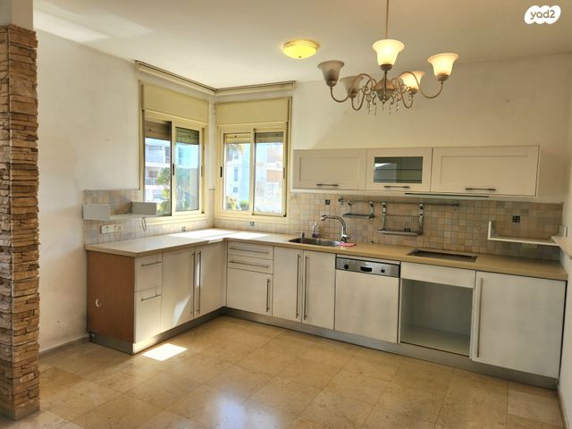 גג/ פנטהאוז, חנה סנש, הרצליה