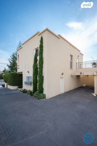 דו משפחתי, יעקב, זכרון יעקב