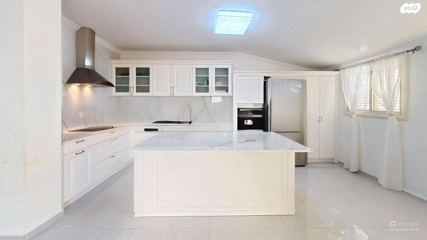 דירת גן, אורות, אור עקיבא