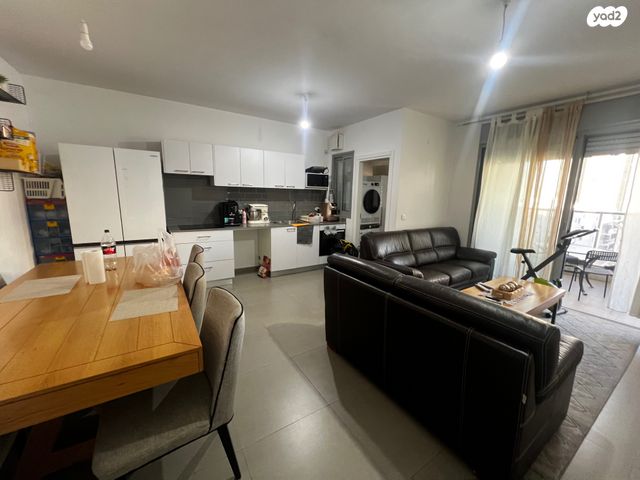 דירה, אהוד מנור, נאות אפק, אפקה, קרית ביאליק