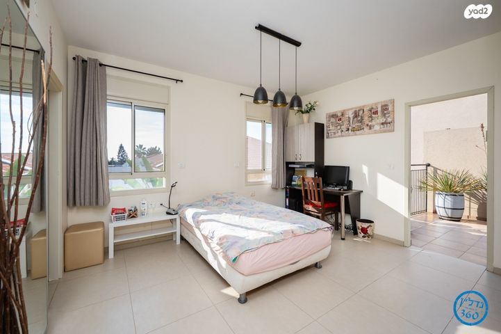 דו משפחתי, יעקב, זכרון יעקב