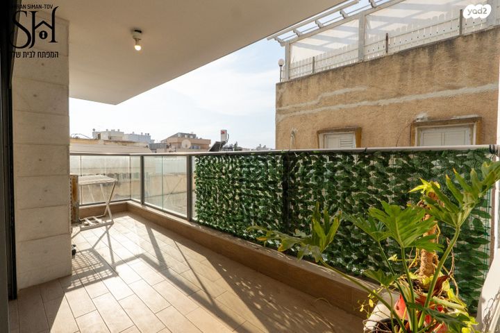 דירה, רחבעם זאבי, גרין ועם, חולון