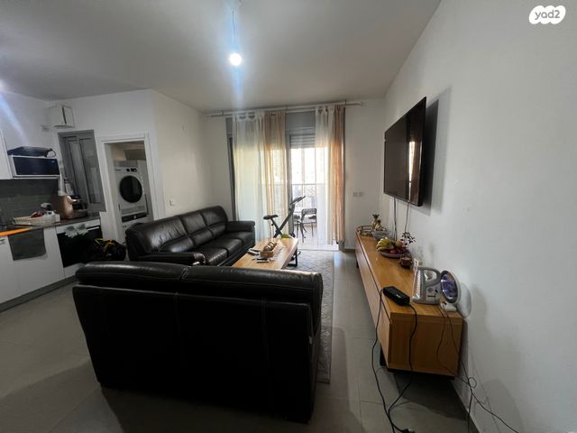 דירה, אהוד מנור, נאות אפק, אפקה, קרית ביאליק