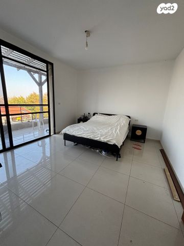 דו משפחתי, שניר, כפיר יוסף, אלפי מנשה