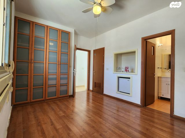 גג/ פנטהאוז, חנה סנש, הרצליה