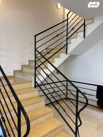 דו משפחתי, שניר, כפיר יוסף, אלפי מנשה