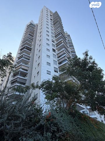 דירה, יעקב פיכמן, חולון