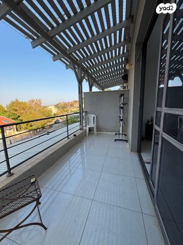 דו משפחתי, שניר, כפיר יוסף, אלפי מנשה