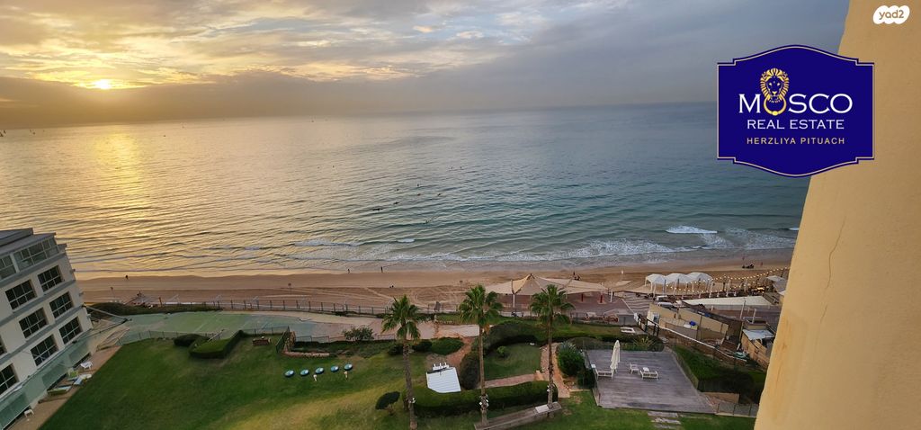 דירה, אלי לנדאו, הרצליה פיתוח, הרצליה