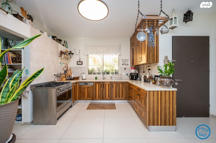 דו משפחתי, יעקב, זכרון יעקב