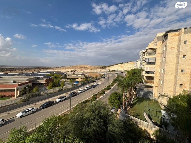 דירה, גדעון האוזנר, רמות הרכס, באר שבע