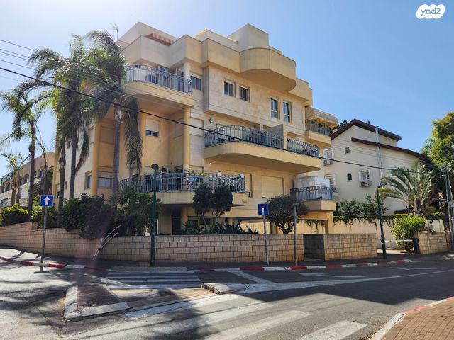 גג/ פנטהאוז, חנה סנש, הרצליה