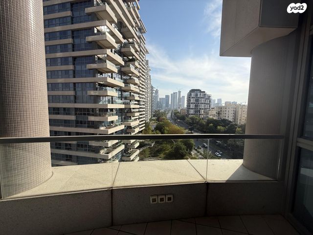 ניסים אלוני 