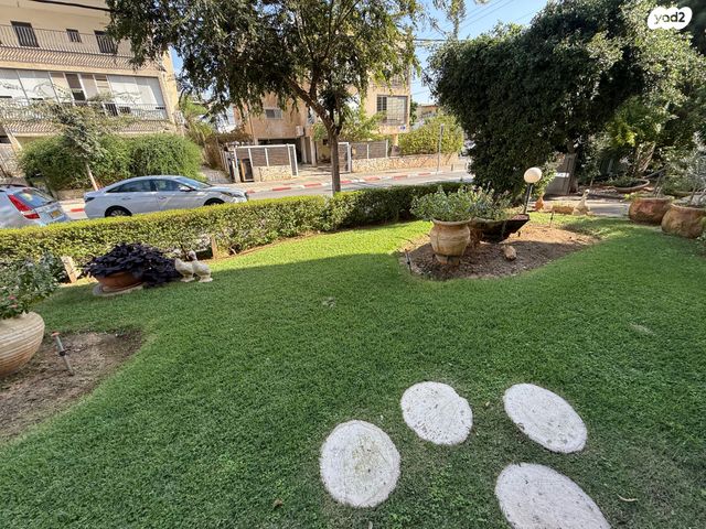 ד"ר אברהם אליהו הרכבי 13