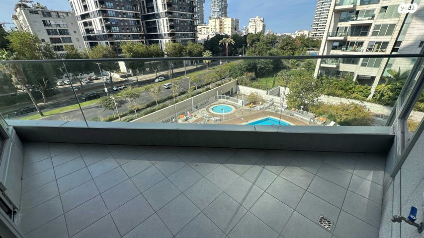 ניסים אלוני 