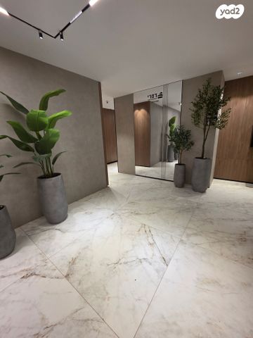 גג/ פנטהאוז, אופקים