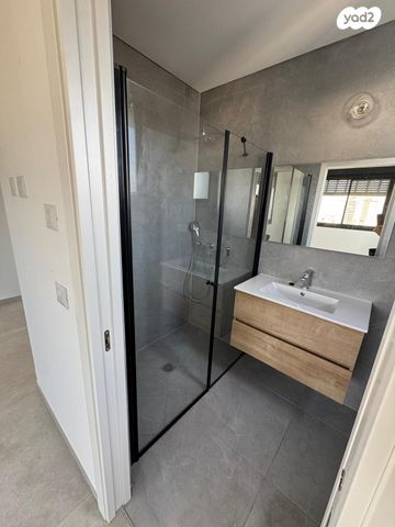 גג/ פנטהאוז, מבצע משה 44, ראשון לציון